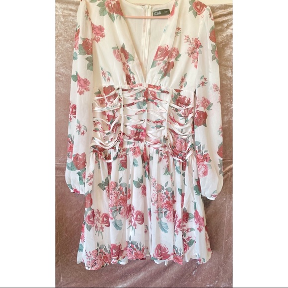 Dresses & Skirts - Floral Dress 🌸